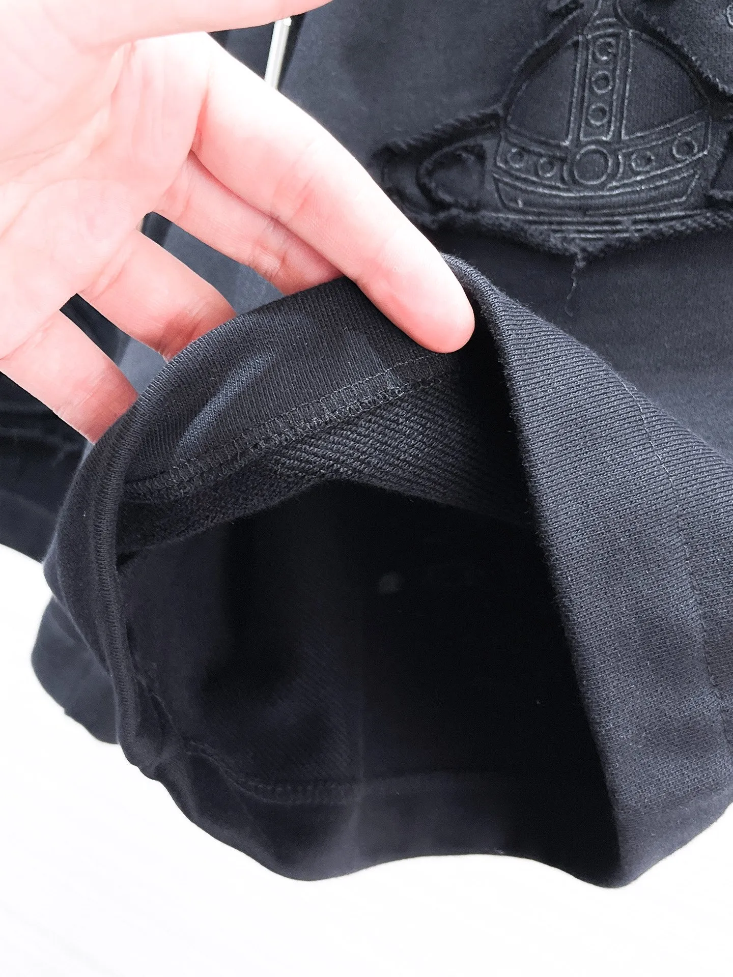 The Queen Mother's three-standard complete 2026 summer New Arrival men's casual shorts, advanced custom-made fabric Breathable fabric, Breathable elasticity and comfort, impeccable details, top-grade accessories, original logo design concept, delicate and soft feel! The upper body fit is awesome! Size: M-XXXL Please state your height and weight when ordering